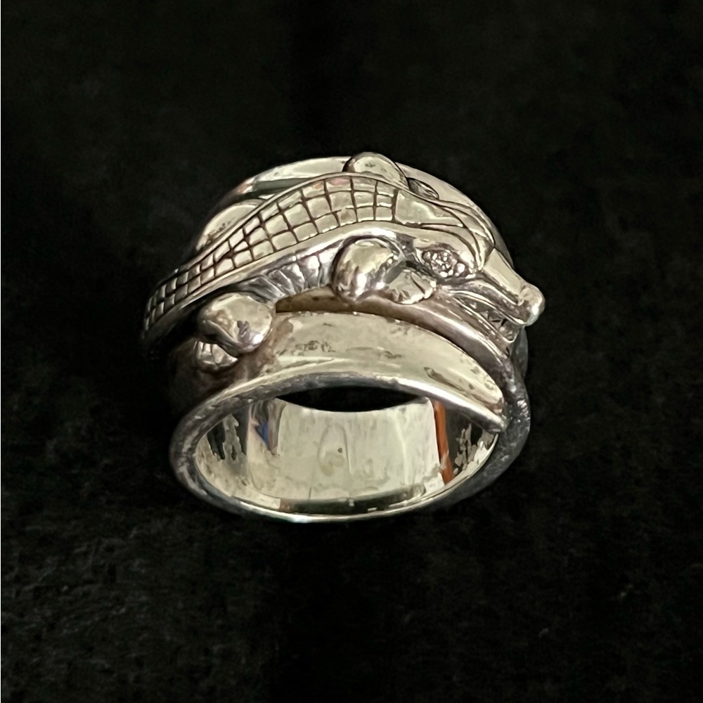 Barry Kieselstein-Cord sterling ring w/signature alligator motif.